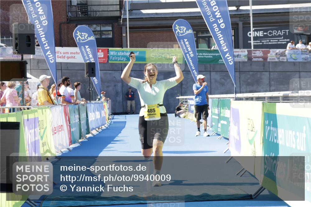 09.08.2026 - GEWOBA Citytriathlon Bremen Yannick Fuchs http://msf.ph/oto/9940009 09.08.2026 11:58:15 Ziel 485 meine-sportfotos.de