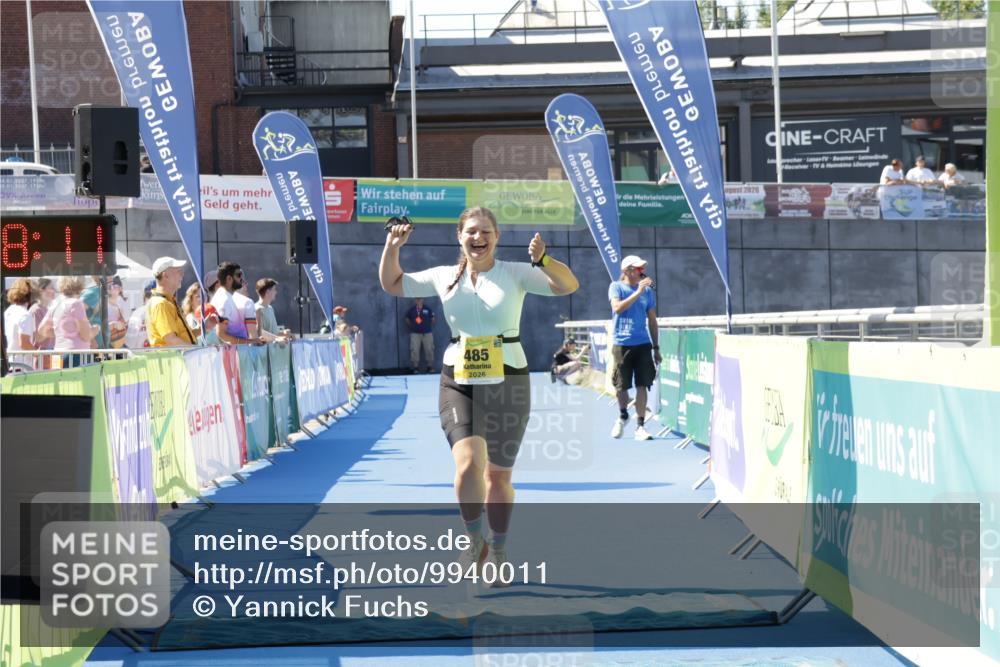09.08.2026 - GEWOBA Citytriathlon Bremen Yannick Fuchs http://msf.ph/oto/9940011 09.08.2026 11:58:15 Ziel 485 meine-sportfotos.de