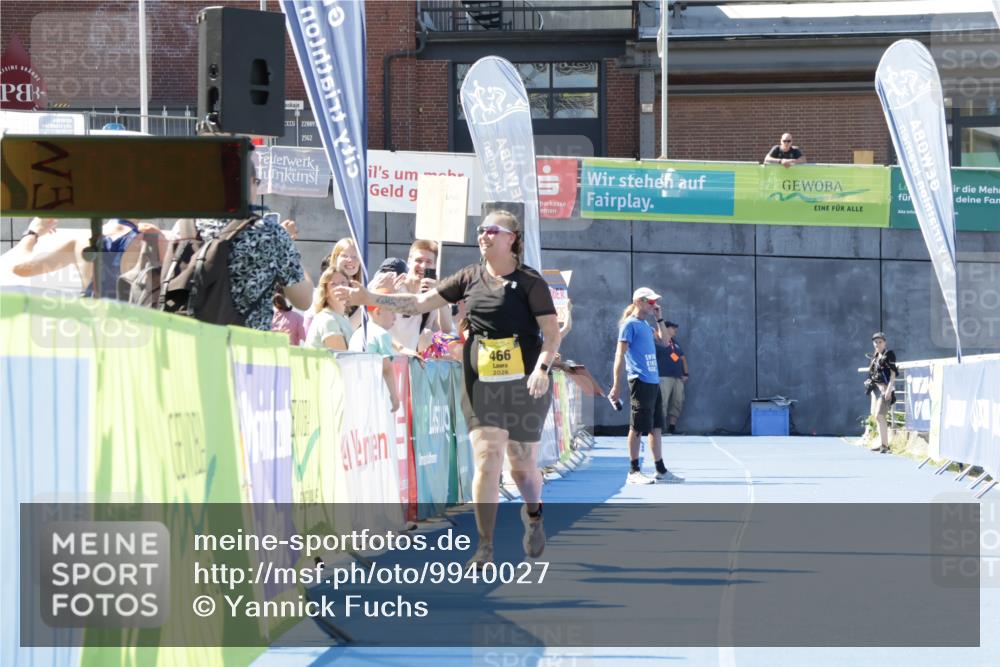 09.08.2026 - GEWOBA Citytriathlon Bremen Yannick Fuchs http://msf.ph/oto/9940027 09.08.2026 12:01:19 Ziel 466 meine-sportfotos.de
