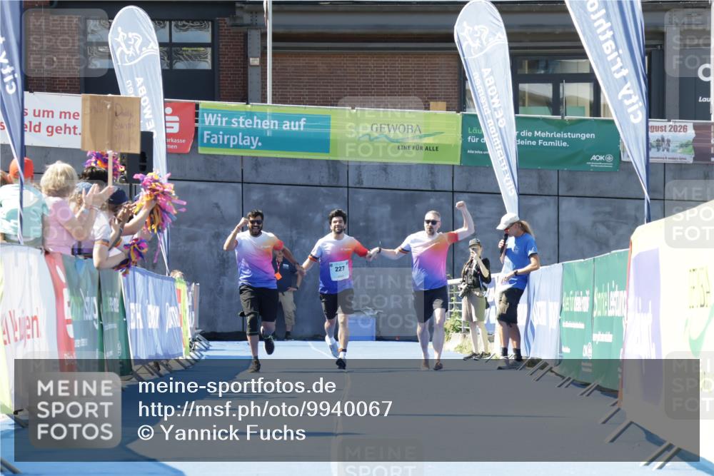 09.08.2026 - GEWOBA Citytriathlon Bremen Yannick Fuchs http://msf.ph/oto/9940067 09.08.2026 12:02:25 Ziel  meine-sportfotos.de