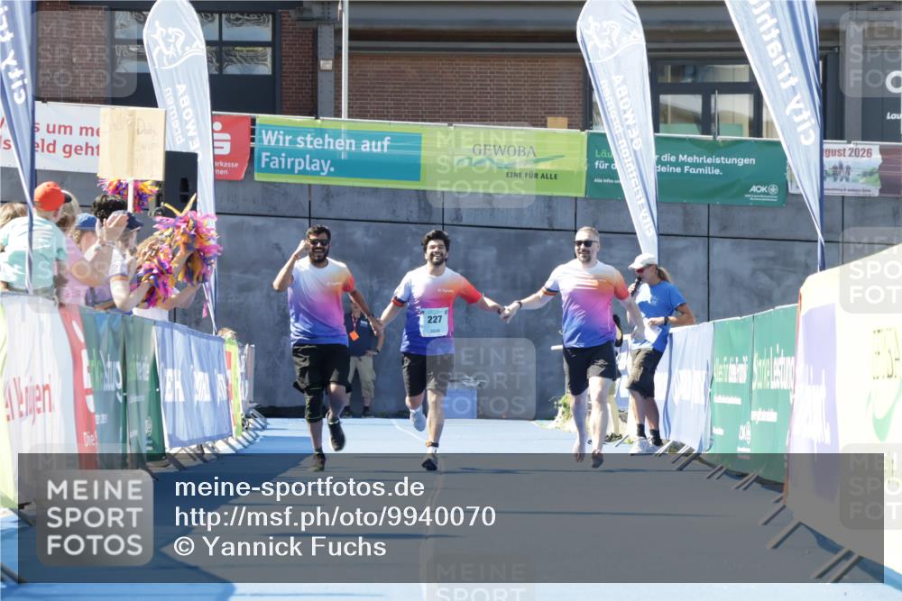 09.08.2026 - GEWOBA Citytriathlon Bremen Yannick Fuchs http://msf.ph/oto/9940070 09.08.2026 12:02:26 Ziel 227 meine-sportfotos.de