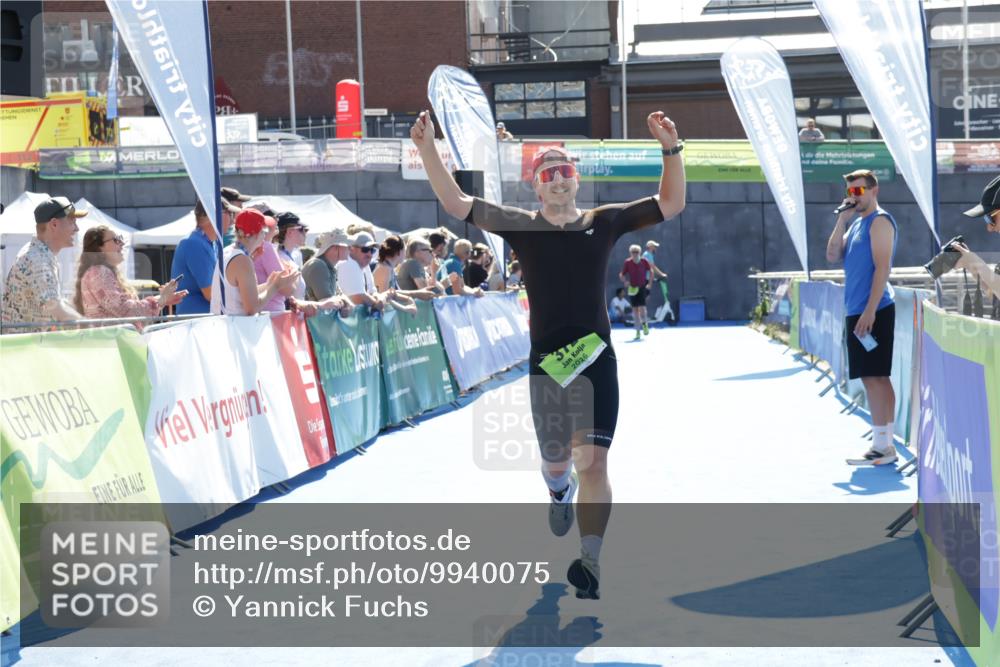 09.08.2026 - GEWOBA Citytriathlon Bremen Yannick Fuchs http://msf.ph/oto/9940075 09.08.2026 15:35:58 Ziel 372 meine-sportfotos.de