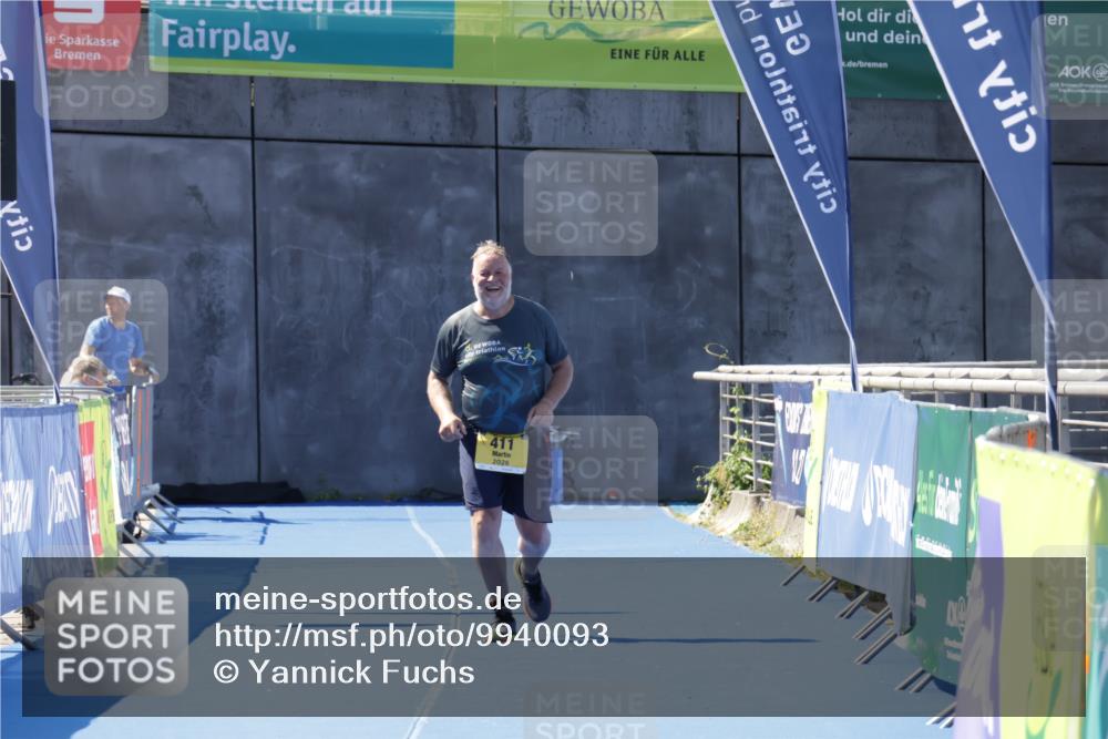 09.08.2026 - GEWOBA Citytriathlon Bremen Yannick Fuchs http://msf.ph/oto/9940093 09.08.2026 12:15:45 Ziel  meine-sportfotos.de