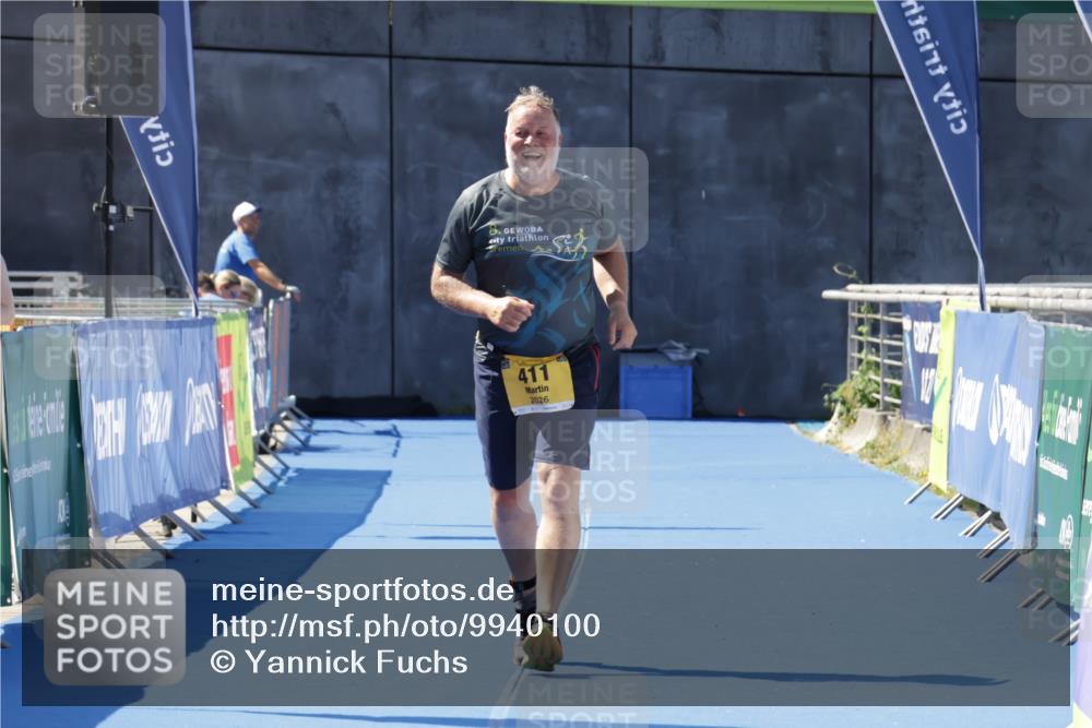 09.08.2026 - GEWOBA Citytriathlon Bremen Yannick Fuchs http://msf.ph/oto/9940100 09.08.2026 12:15:49 Ziel 411 meine-sportfotos.de