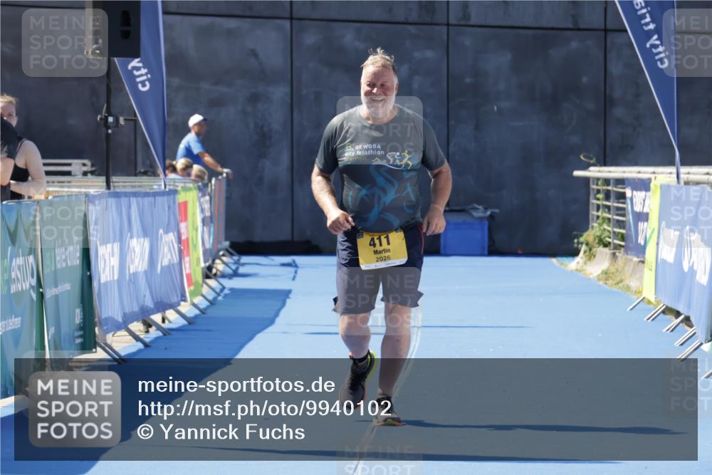 09.08.2026 - GEWOBA Citytriathlon Bremen Yannick Fuchs http://msf.ph/oto/9940102 09.08.2026 12:15:49 Ziel 411 meine-sportfotos.de