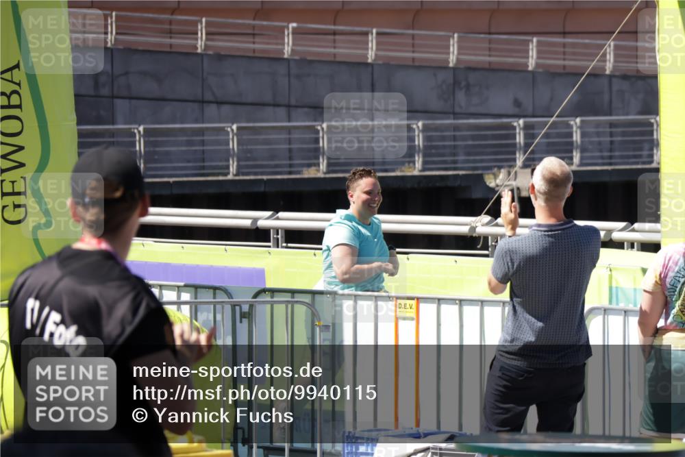 09.08.2026 - GEWOBA Citytriathlon Bremen Yannick Fuchs http://msf.ph/oto/9940115 09.08.2026 12:34:06 Ziel 450 meine-sportfotos.de