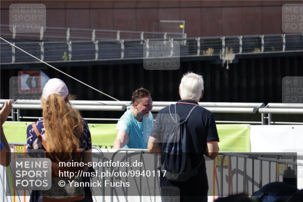 09.08.2026 - GEWOBA Citytriathlon Bremen Yannick Fuchs http://msf.ph/oto/9940117 09.08.2026 12:34:09 Ziel 450 meine-sportfotos.de