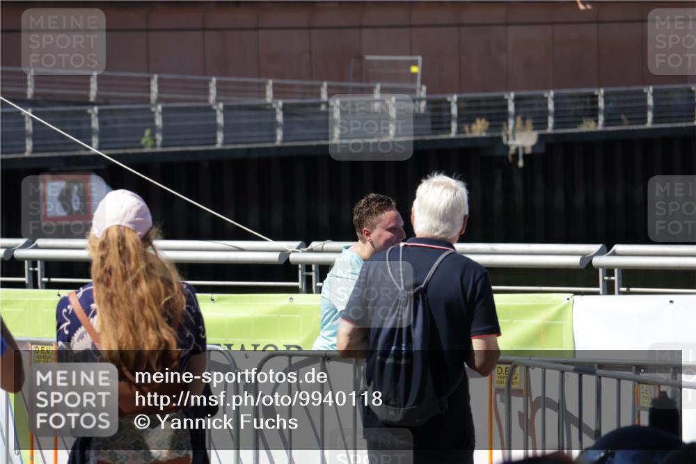09.08.2026 - GEWOBA Citytriathlon Bremen Yannick Fuchs http://msf.ph/oto/9940118 09.08.2026 12:34:09 Ziel 450 meine-sportfotos.de