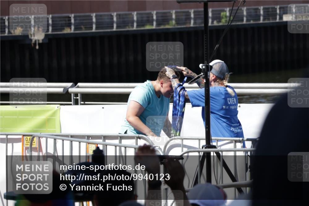 09.08.2026 - GEWOBA Citytriathlon Bremen Yannick Fuchs http://msf.ph/oto/9940123 09.08.2026 12:34:10 Ziel 450 meine-sportfotos.de
