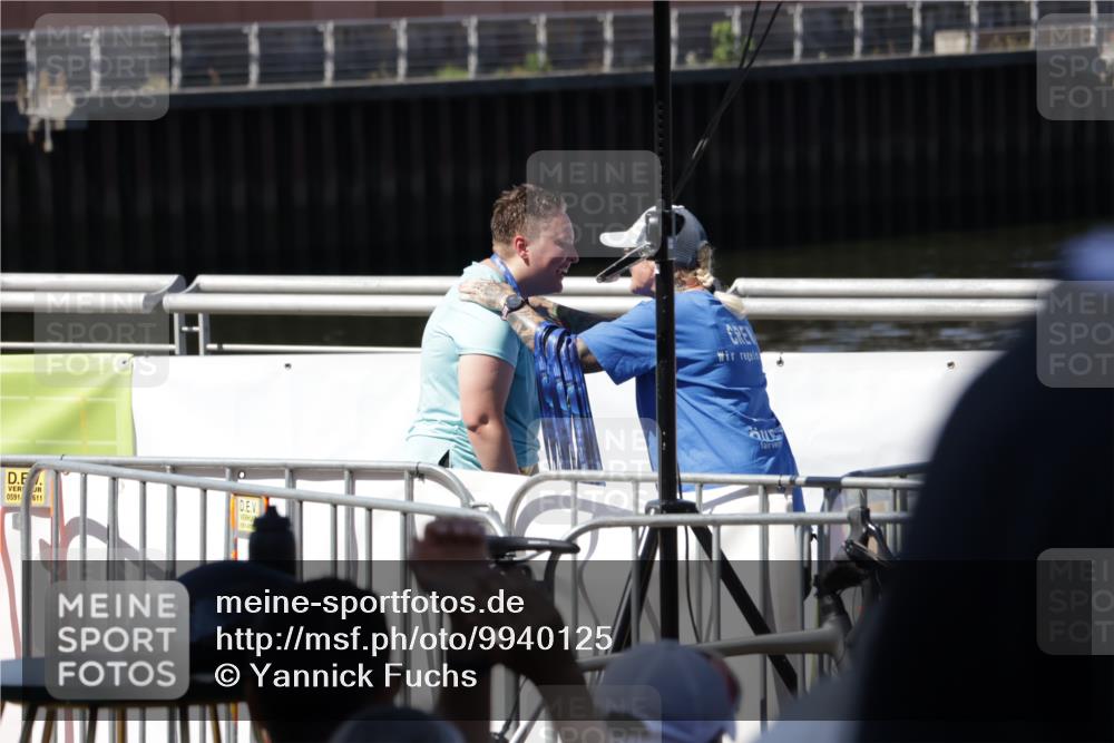 09.08.2026 - GEWOBA Citytriathlon Bremen Yannick Fuchs http://msf.ph/oto/9940125 09.08.2026 12:34:11 Ziel 450 meine-sportfotos.de
