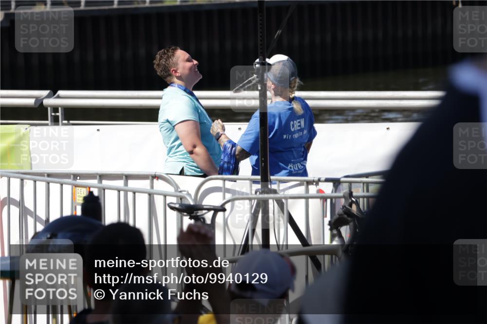 09.08.2026 - GEWOBA Citytriathlon Bremen Yannick Fuchs http://msf.ph/oto/9940129 09.08.2026 12:34:11 Ziel 450 meine-sportfotos.de