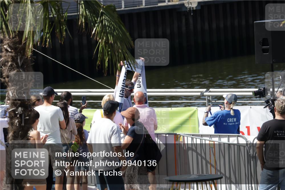 09.08.2026 - GEWOBA Citytriathlon Bremen Yannick Fuchs http://msf.ph/oto/9940136 09.08.2026 13:20:02 Ziel  meine-sportfotos.de