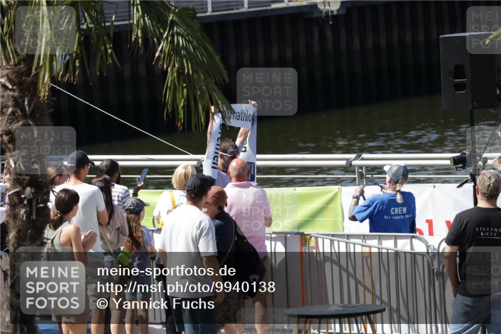 09.08.2026 - GEWOBA Citytriathlon Bremen Yannick Fuchs http://msf.ph/oto/9940138 09.08.2026 13:20:02 Ziel  meine-sportfotos.de