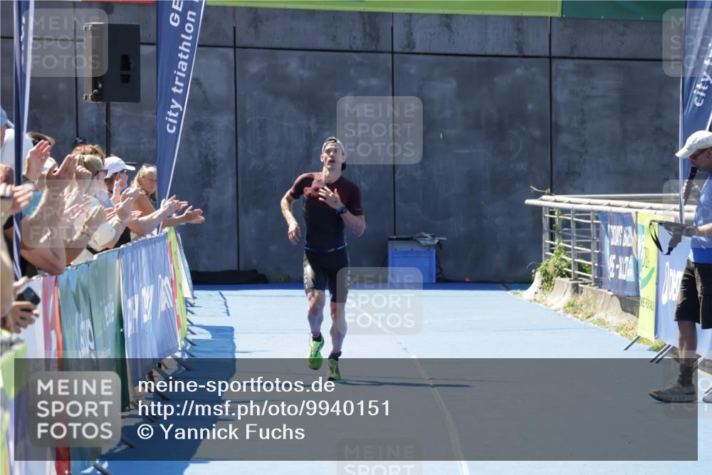 09.08.2026 - GEWOBA Citytriathlon Bremen Yannick Fuchs http://msf.ph/oto/9940151 09.08.2026 13:24:41 Ziel  meine-sportfotos.de
