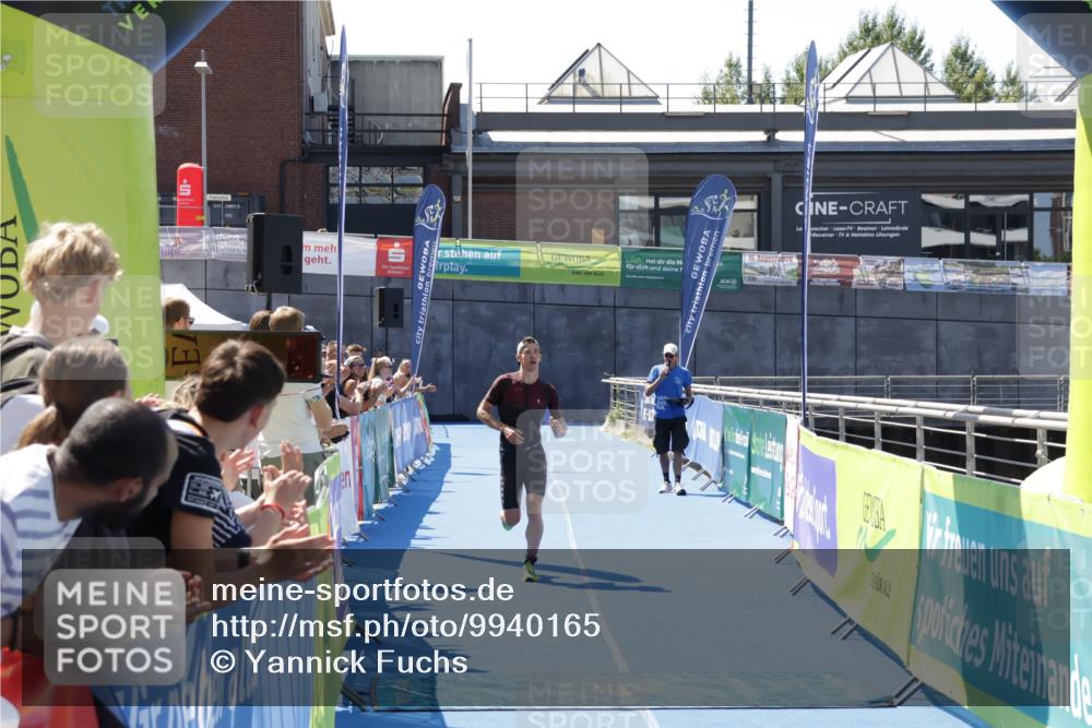 09.08.2026 - GEWOBA Citytriathlon Bremen Yannick Fuchs http://msf.ph/oto/9940165 09.08.2026 13:24:46 Ziel 699 meine-sportfotos.de