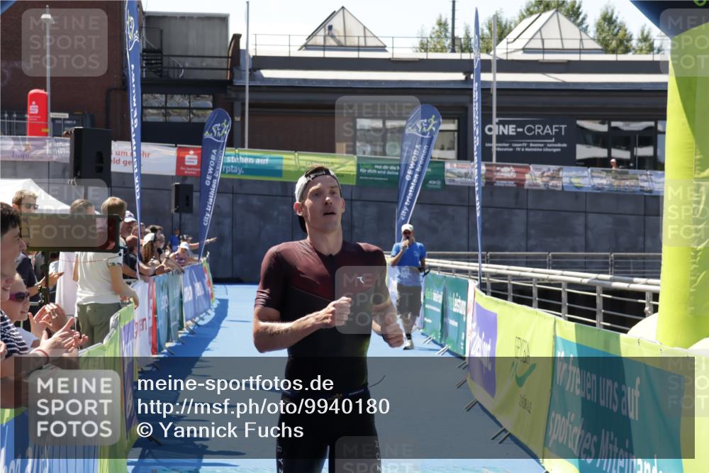 09.08.2026 - GEWOBA Citytriathlon Bremen Yannick Fuchs http://msf.ph/oto/9940180 09.08.2026 13:24:49 Ziel 699 meine-sportfotos.de