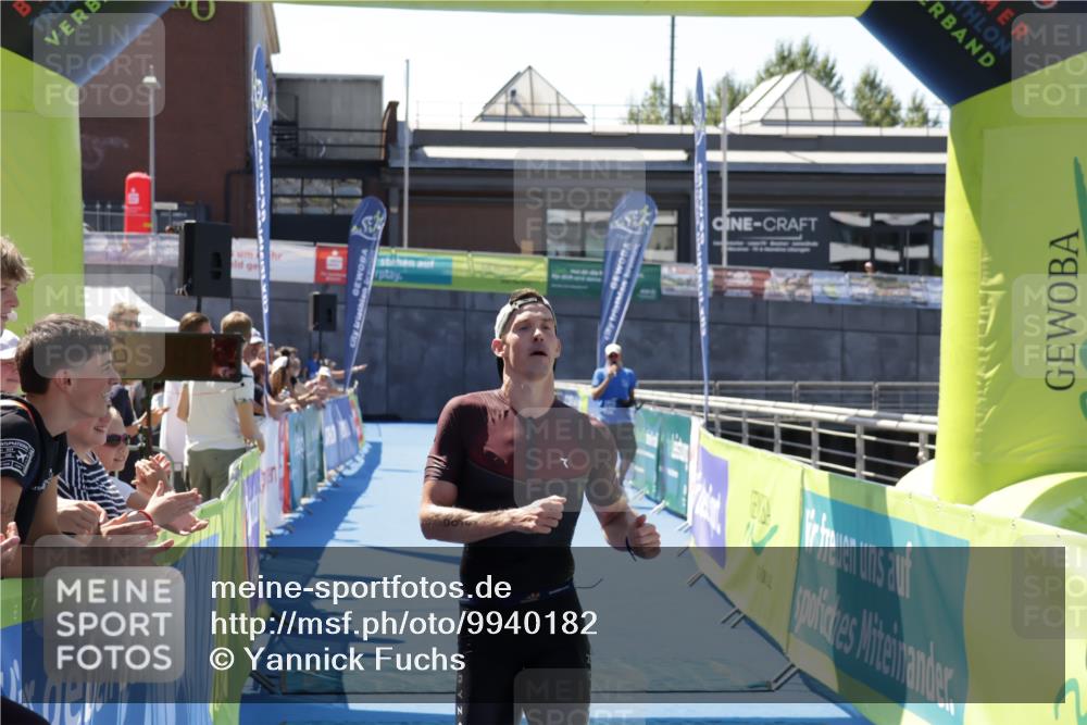 09.08.2026 - GEWOBA Citytriathlon Bremen Yannick Fuchs http://msf.ph/oto/9940182 09.08.2026 13:24:49 Ziel 699 meine-sportfotos.de