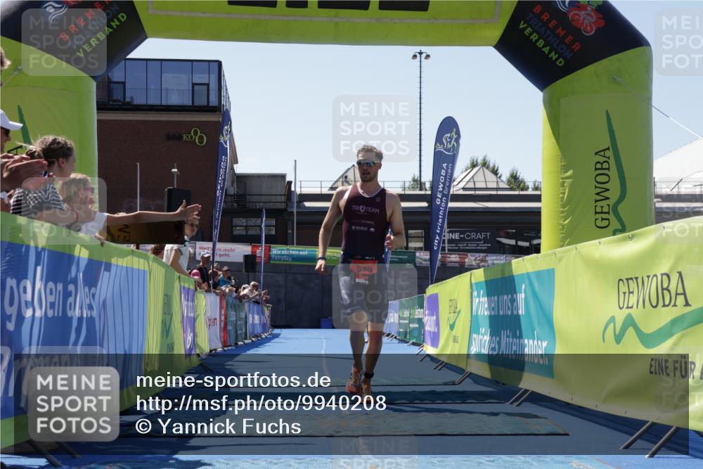 09.08.2026 - GEWOBA Citytriathlon Bremen Yannick Fuchs http://msf.ph/oto/9940208 09.08.2026 13:25:37 Ziel 570 meine-sportfotos.de
