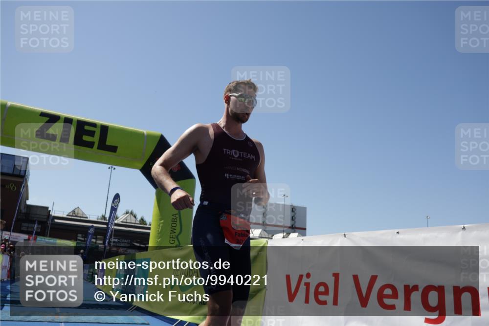 09.08.2026 - GEWOBA Citytriathlon Bremen Yannick Fuchs http://msf.ph/oto/9940221 09.08.2026 13:25:39 Ziel 570 meine-sportfotos.de