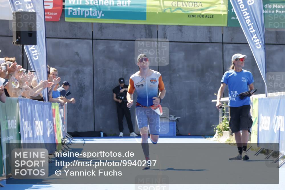 09.08.2026 - GEWOBA Citytriathlon Bremen Yannick Fuchs http://msf.ph/oto/9940297 09.08.2026 13:37:56 Ziel 650 meine-sportfotos.de