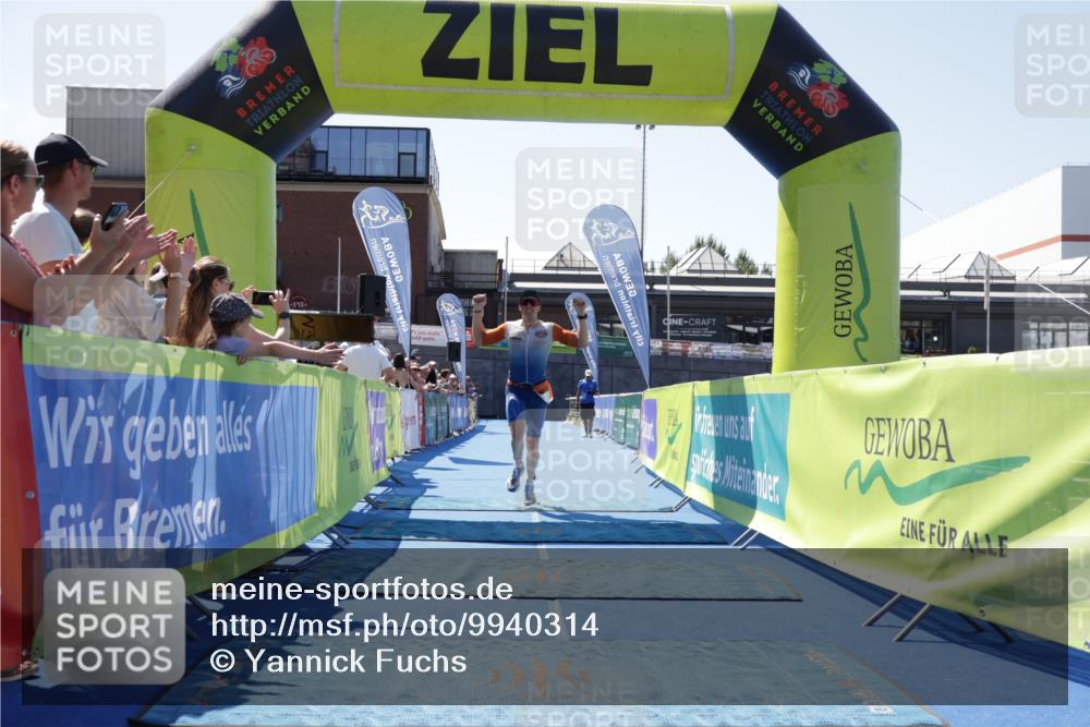 09.08.2026 - GEWOBA Citytriathlon Bremen Yannick Fuchs http://msf.ph/oto/9940314 09.08.2026 13:38:00 Ziel 650 meine-sportfotos.de