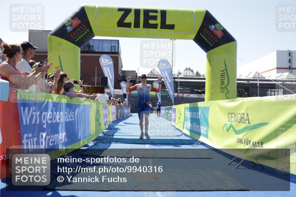 09.08.2026 - GEWOBA Citytriathlon Bremen Yannick Fuchs http://msf.ph/oto/9940316 09.08.2026 13:38:00 Ziel 650 meine-sportfotos.de