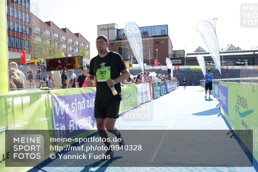 09.08.2026 - GEWOBA Citytriathlon Bremen Yannick Fuchs http://msf.ph/oto/9940328 09.08.2026 15:37:53 Ziel 387 meine-sportfotos.de