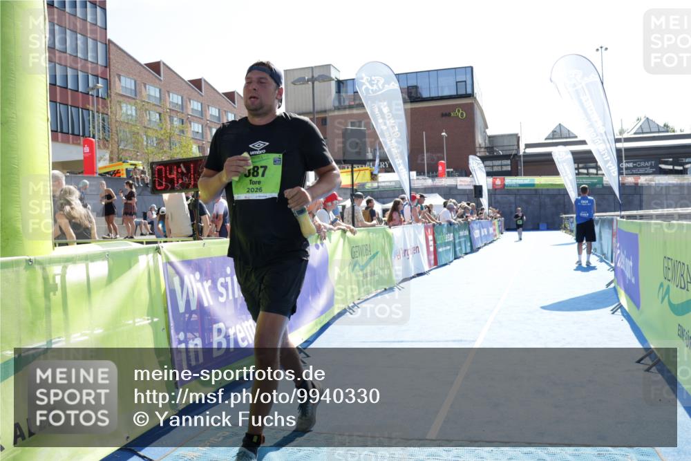 09.08.2026 - GEWOBA Citytriathlon Bremen Yannick Fuchs http://msf.ph/oto/9940330 09.08.2026 15:37:53 Ziel 387 meine-sportfotos.de