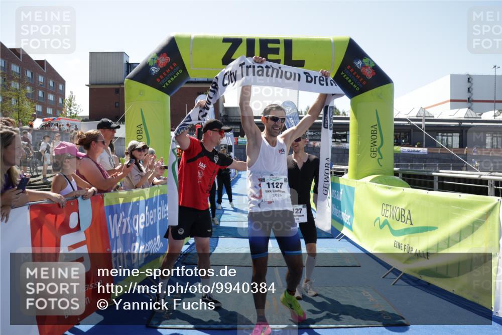 09.08.2026 - GEWOBA Citytriathlon Bremen Yannick Fuchs http://msf.ph/oto/9940384 09.08.2026 13:39:35 Ziel 1127 meine-sportfotos.de