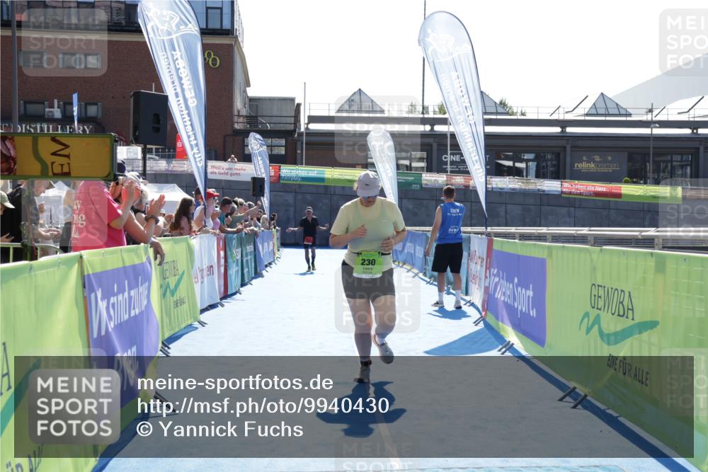 09.08.2026 - GEWOBA Citytriathlon Bremen Yannick Fuchs http://msf.ph/oto/9940430 09.08.2026 15:39:07 Ziel 230 meine-sportfotos.de