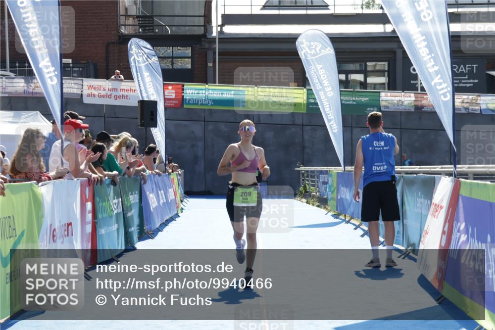09.08.2026 - GEWOBA Citytriathlon Bremen Yannick Fuchs http://msf.ph/oto/9940466 09.08.2026 15:39:28 Ziel 209 meine-sportfotos.de