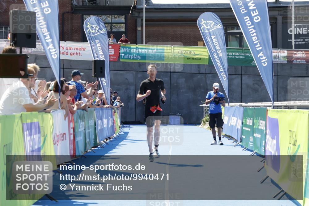 09.08.2026 - GEWOBA Citytriathlon Bremen Yannick Fuchs http://msf.ph/oto/9940471 09.08.2026 13:40:56 Ziel 803 meine-sportfotos.de