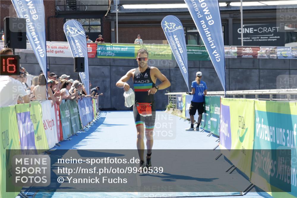 09.08.2026 - GEWOBA Citytriathlon Bremen Yannick Fuchs http://msf.ph/oto/9940539 09.08.2026 13:41:39 Ziel 737 meine-sportfotos.de