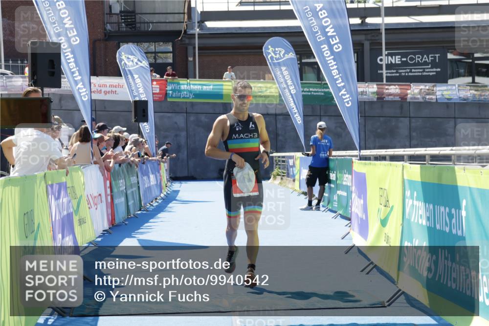 09.08.2026 - GEWOBA Citytriathlon Bremen Yannick Fuchs http://msf.ph/oto/9940542 09.08.2026 13:41:39 Ziel 737 meine-sportfotos.de