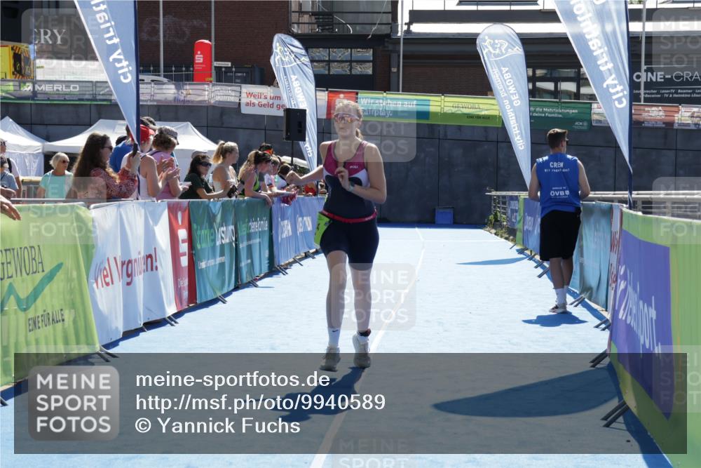 09.08.2026 - GEWOBA Citytriathlon Bremen Yannick Fuchs http://msf.ph/oto/9940589 09.08.2026 15:40:17 Ziel 214 meine-sportfotos.de