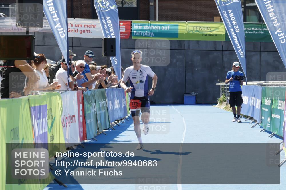 09.08.2026 - GEWOBA Citytriathlon Bremen Yannick Fuchs http://msf.ph/oto/9940683 09.08.2026 13:43:52 Ziel 770 meine-sportfotos.de