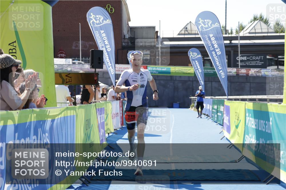 09.08.2026 - GEWOBA Citytriathlon Bremen Yannick Fuchs http://msf.ph/oto/9940691 09.08.2026 13:43:54 Ziel 770 meine-sportfotos.de
