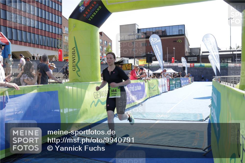 09.08.2026 - GEWOBA Citytriathlon Bremen Yannick Fuchs http://msf.ph/oto/9940791 09.08.2026 15:42:02 Ziel 484 meine-sportfotos.de