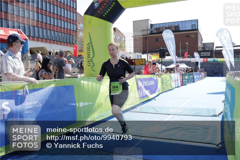 09.08.2026 - GEWOBA Citytriathlon Bremen Yannick Fuchs http://msf.ph/oto/9940793 09.08.2026 15:42:03 Ziel 484 meine-sportfotos.de