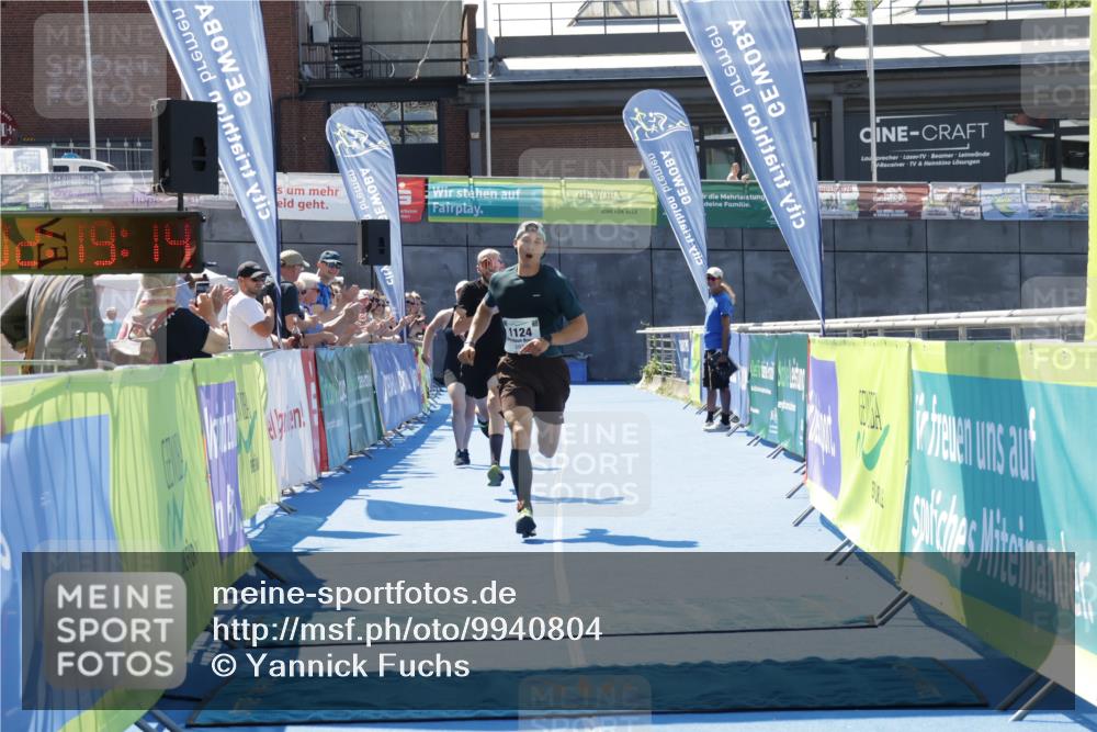 09.08.2026 - GEWOBA Citytriathlon Bremen Yannick Fuchs http://msf.ph/oto/9940804 09.08.2026 13:45:36 Ziel 1124 meine-sportfotos.de