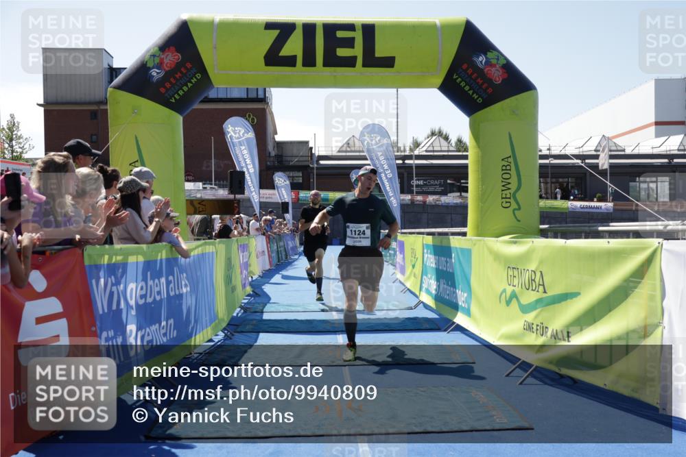 09.08.2026 - GEWOBA Citytriathlon Bremen Yannick Fuchs http://msf.ph/oto/9940809 09.08.2026 13:45:38 Ziel 1124 meine-sportfotos.de