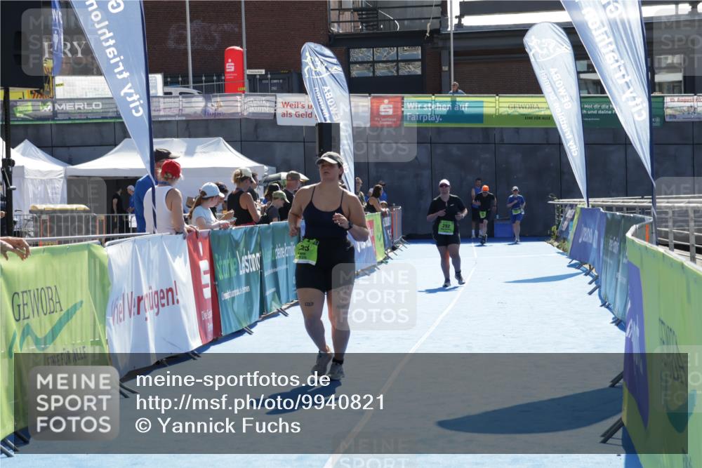 09.08.2026 - GEWOBA Citytriathlon Bremen Yannick Fuchs http://msf.ph/oto/9940821 09.08.2026 15:42:48 Ziel 223 meine-sportfotos.de