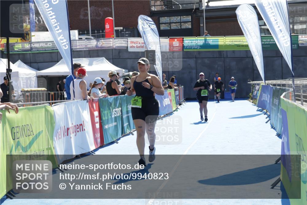 09.08.2026 - GEWOBA Citytriathlon Bremen Yannick Fuchs http://msf.ph/oto/9940823 09.08.2026 15:42:48 Ziel 223 meine-sportfotos.de