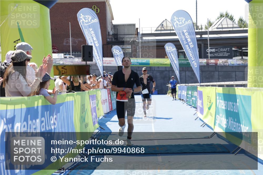 09.08.2026 - GEWOBA Citytriathlon Bremen Yannick Fuchs http://msf.ph/oto/9940868 09.08.2026 13:46:57 Ziel 595, 682 meine-sportfotos.de