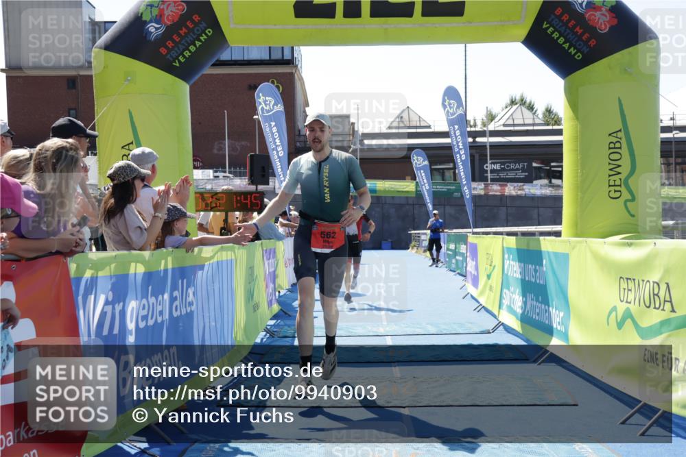 09.08.2026 - GEWOBA Citytriathlon Bremen Yannick Fuchs http://msf.ph/oto/9940903 09.08.2026 13:48:08 Ziel 562, 789 meine-sportfotos.de