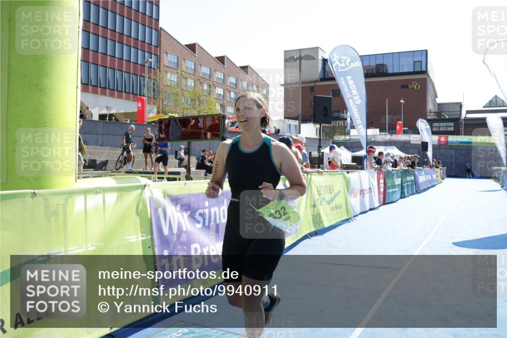 09.08.2026 - GEWOBA Citytriathlon Bremen Yannick Fuchs http://msf.ph/oto/9940911 09.08.2026 15:43:38 Ziel 332 meine-sportfotos.de