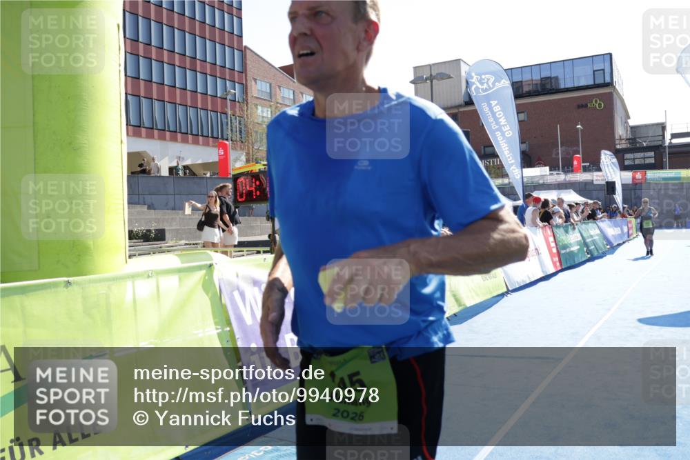 09.08.2026 - GEWOBA Citytriathlon Bremen Yannick Fuchs http://msf.ph/oto/9940978 09.08.2026 15:44:07 Ziel 255, 445, 469, 512 meine-sportfotos.de