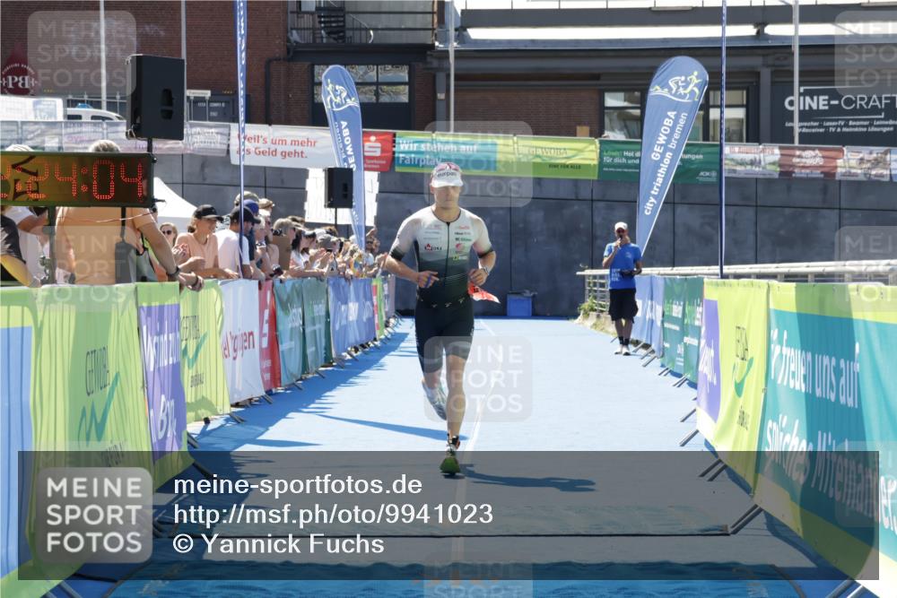 09.08.2026 - GEWOBA Citytriathlon Bremen Yannick Fuchs http://msf.ph/oto/9941023 09.08.2026 13:50:27 Ziel 560 meine-sportfotos.de