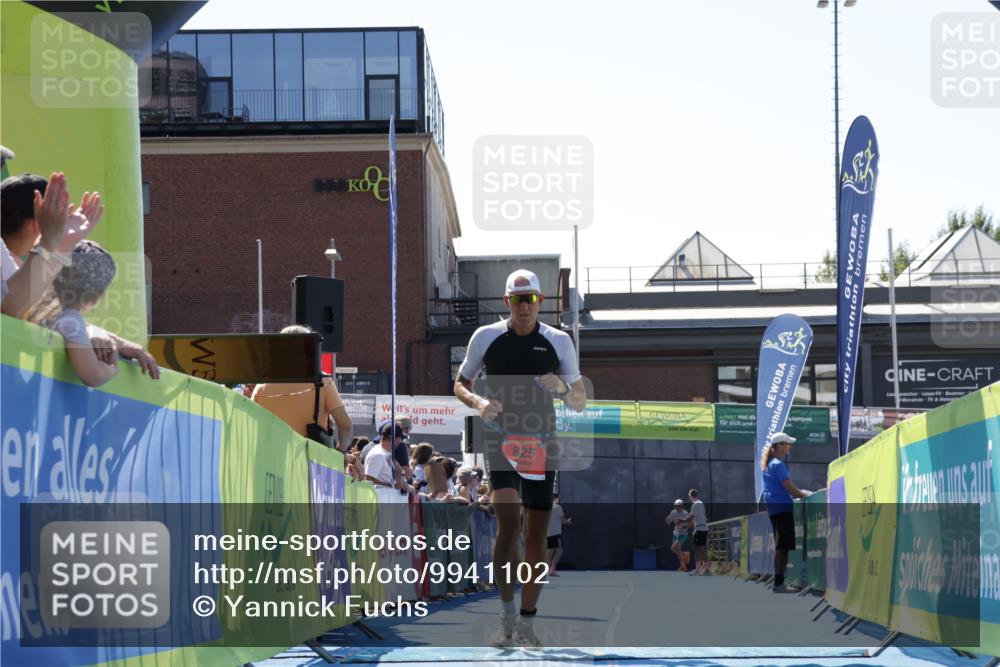 09.08.2026 - GEWOBA Citytriathlon Bremen Yannick Fuchs http://msf.ph/oto/9941102 09.08.2026 13:51:42 Ziel 825 meine-sportfotos.de