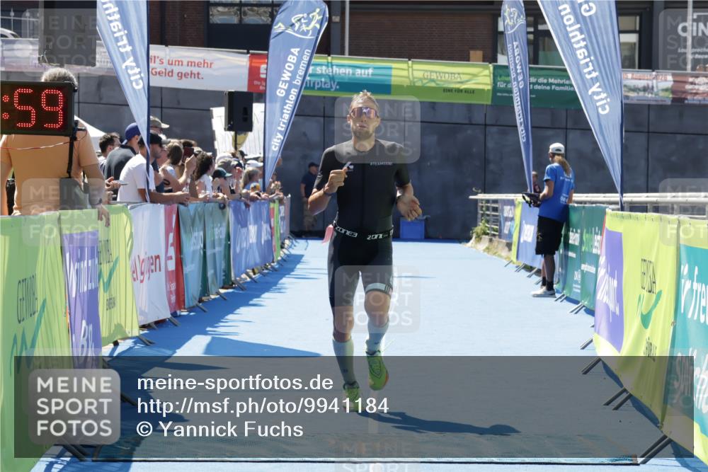 09.08.2026 - GEWOBA Citytriathlon Bremen Yannick Fuchs http://msf.ph/oto/9941184 09.08.2026 13:52:22 Ziel 740 meine-sportfotos.de